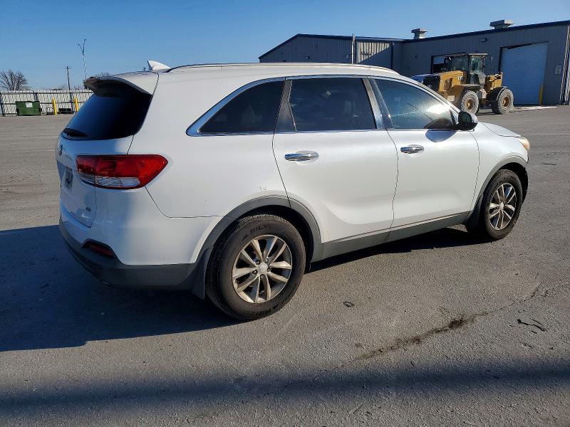 Photo 3 from auction – 2016 KIA SORENTO LX with VIN 5XYPG4A37GG014895