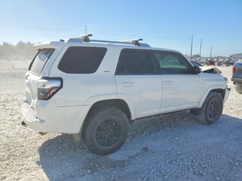 Photo 3 from auction – 2018 TOYOTA 4RUNNER with VIN JTEBU5JRXJ5563872