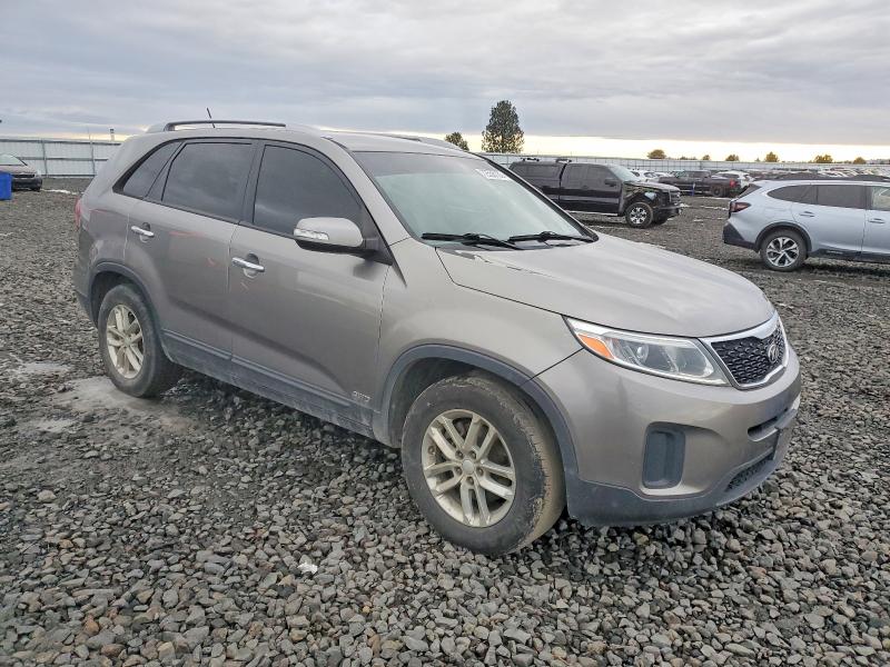 Photo 4 from auction – 2015 KIA SORENTO with VIN 5XYKTDA73FG596517