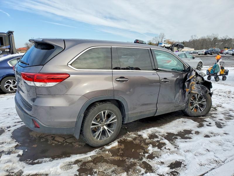 Photo 3 from auction – 2019 TOYOTA HIGHLANDER with VIN 5TDBZRFH6KS941159