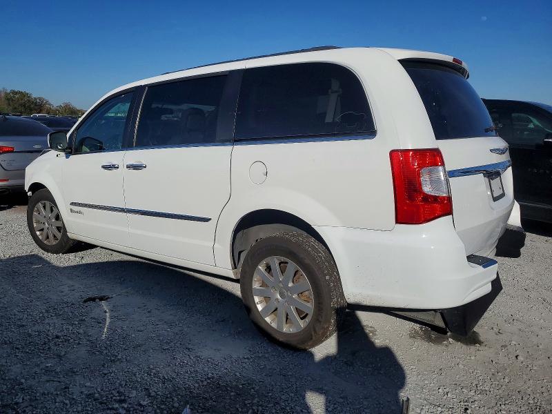 Photo 2 from auction – 2015 CHRYSLER TOWN & COU with VIN 2C4RC1BG7FR630000