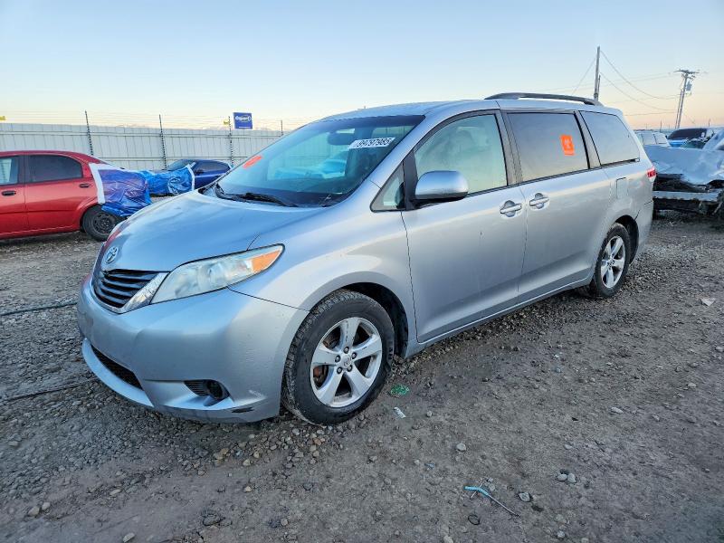TOYOTA SIENNA LE 2011 مع رقم تعريف المركبة 5TDKK3DC3BS026407 - صورة من المزاد