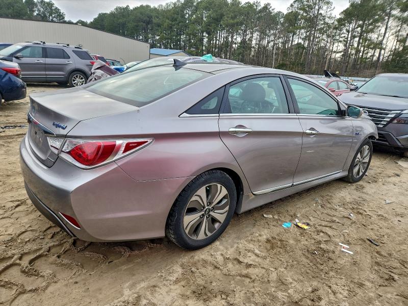 Photo 3 from auction – 2013 HYUNDAI SONATA HYB with VIN KMHEC4A48DA068886