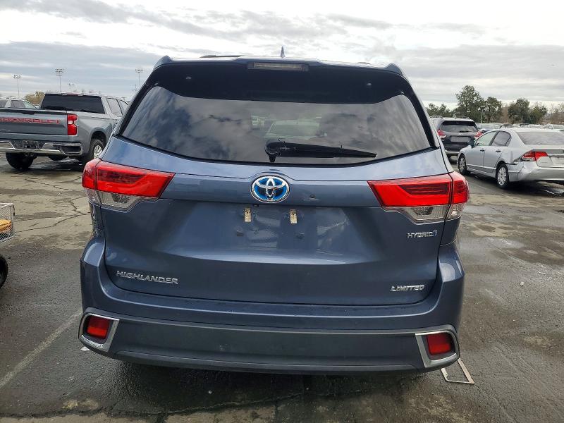 Photo 6 from auction – 2018 TOYOTA HIGHLANDER with VIN 5TDDGRFH6JS041035