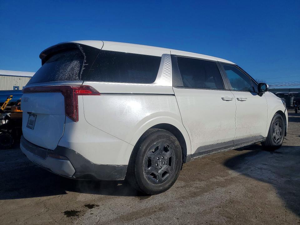 Photo 3 from auction – 2025 KIA CARNIVAL with VIN KNDNB5K37S6478310
