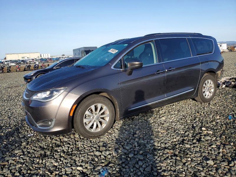 CHRYSLER PACIFICA T 2017 with VIN 2C4RC1BGXHR526622 - Photo from auction