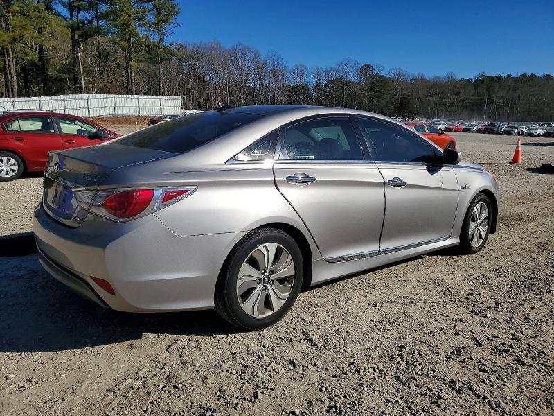 Photo 3 from auction – 2014 HYUNDAI SONATA HYB with VIN KMHEC4A48EA105016