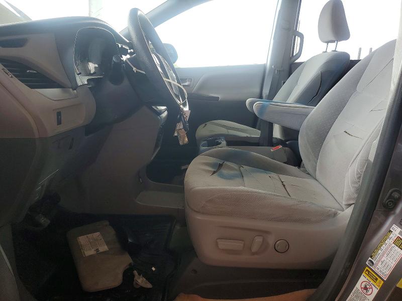 Photo 7 from auction – 2017 TOYOTA SIENNA LE with VIN 5TDKZ3DC4HS885669