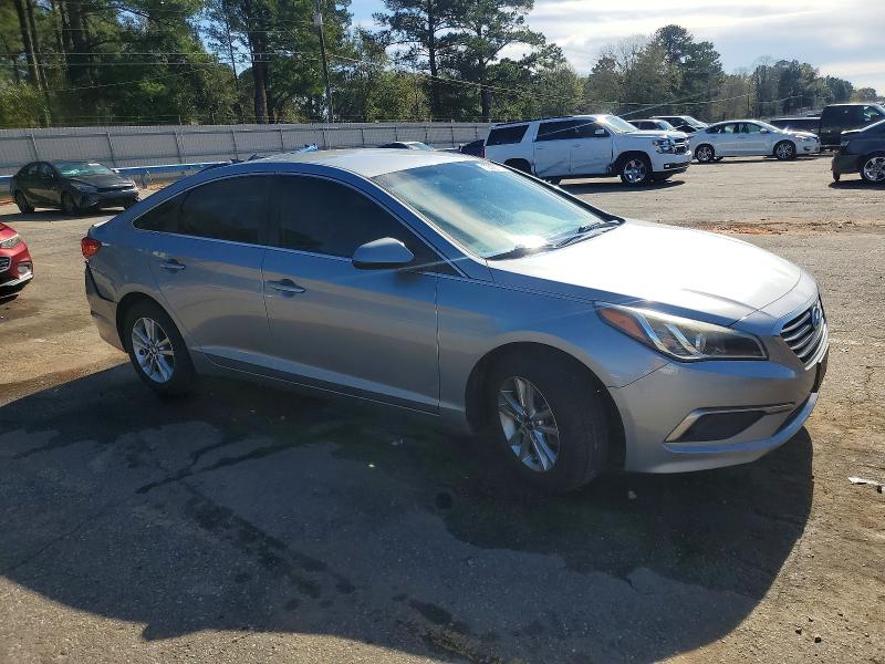 Photo 4 from auction – 2017 HYUNDAI SONATA SE with VIN 5NPE24AF2HH590484