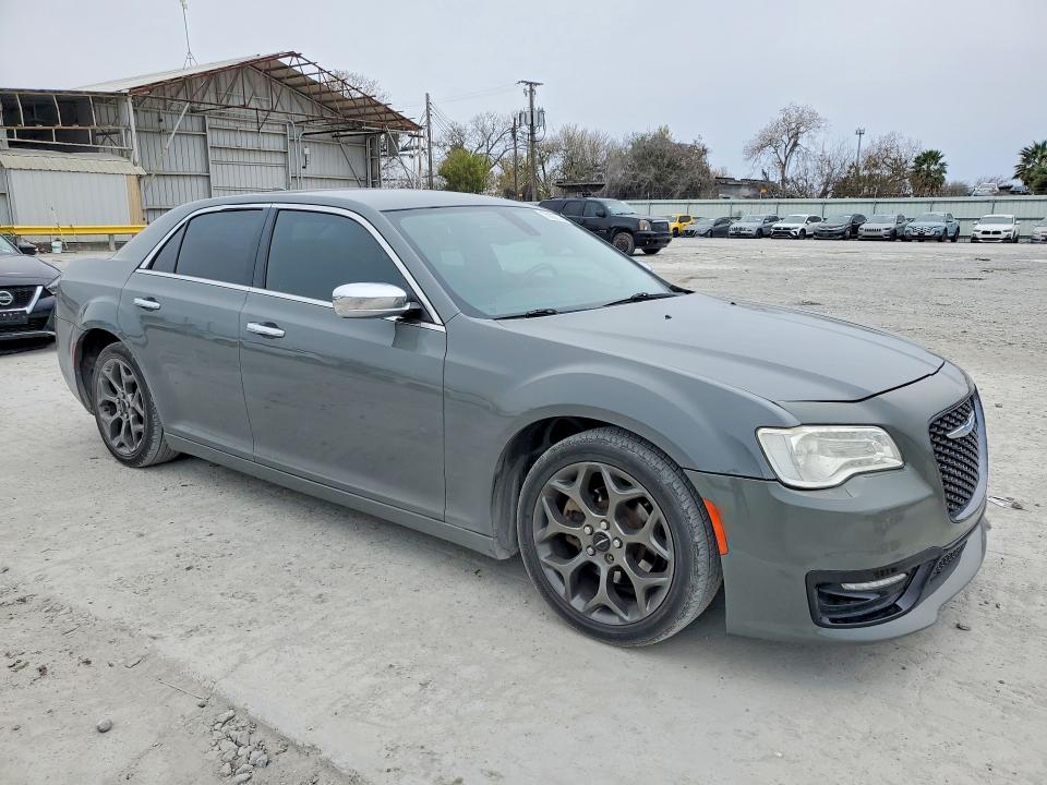 Photo 4 from auction – 2018 CHRYSLER 300 LIMITE with VIN 2C3CCAEG4JH222882