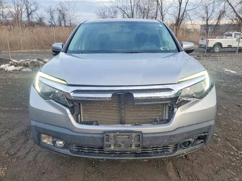 Photo 5 from auction – 2017 HONDA RIDGELINE with VIN 5FPYK3F61HB020322