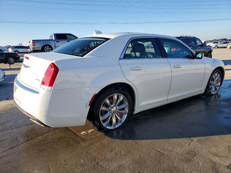 Photo 3 from auction – 2016 CHRYSLER 300 LIMITE with VIN 2C3CCARG2GH253373