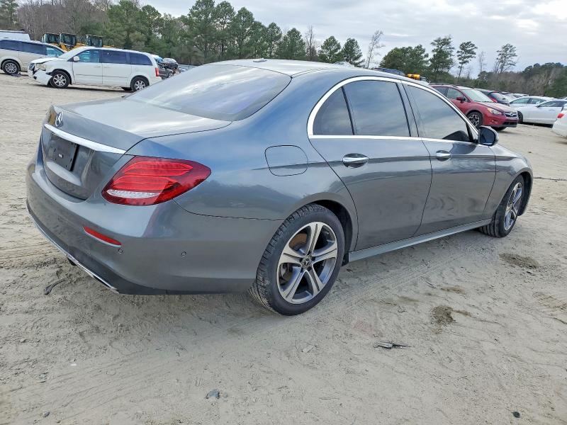 Photo 3 from auction – 2018 MERCEDES-BENZ E 300 with VIN WDDZF4JB9JA423495