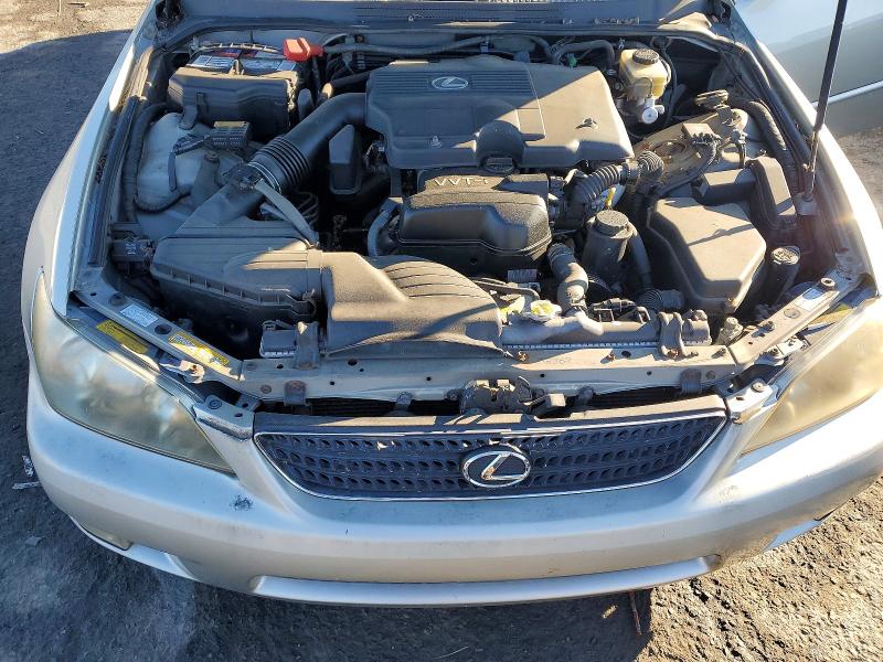 Photo 11 from auction – 2002 LEXUS IS with VIN JTHBD192520055598