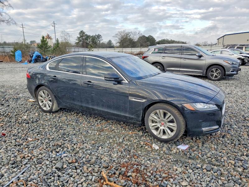 Photo 4 from auction – 2017 JAGUAR XF PREMIUM with VIN SAJBD4BVXHCY34804