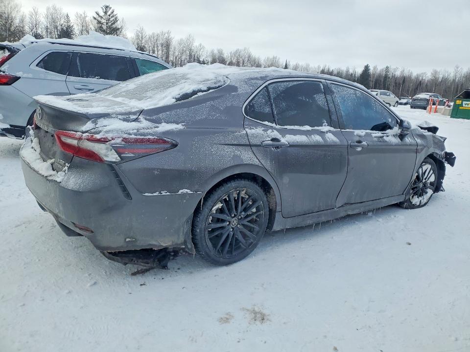 Photo 3 from auction – 2022 TOYOTA CAMRY with VIN 4T1K31AK5NU585188