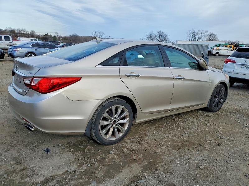 Photo 3 from auction – 2011 HYUNDAI SONATA with VIN 5NPEC4AB2BH147804