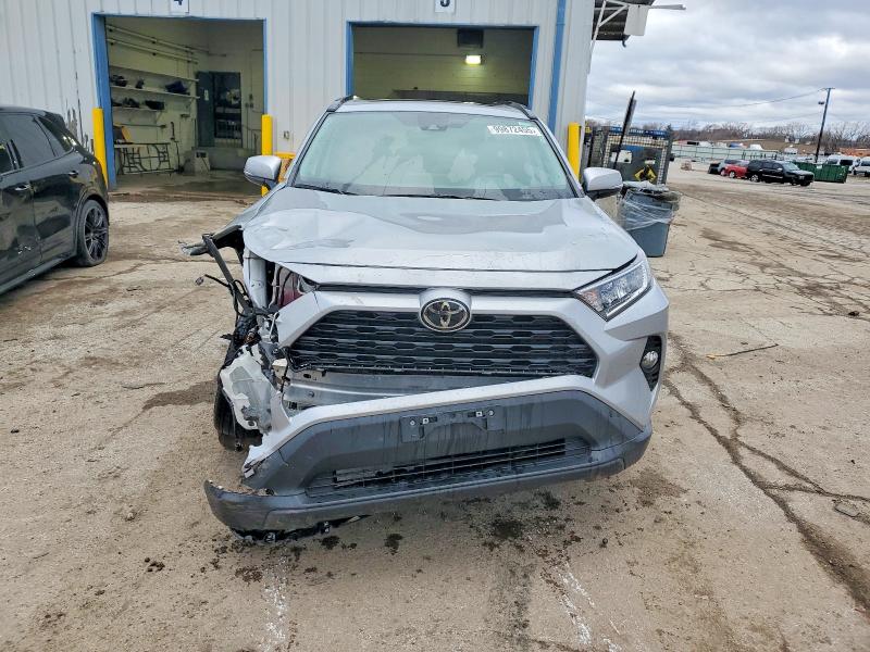 Photo 5 from auction – 2021 TOYOTA RAV4 XLE with VIN 2T3P1RFV1MW223412
