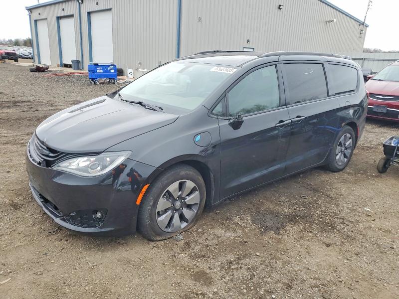CHRYSLER PACIFICA 2018 with VIN 2C4RC1N70JR339682 - Photo from auction
