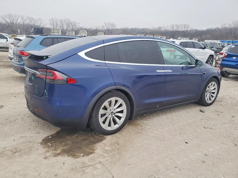 Photo 3 from auction – 2017 TESLA MODEL X with VIN 5YJXCAE29HF044775