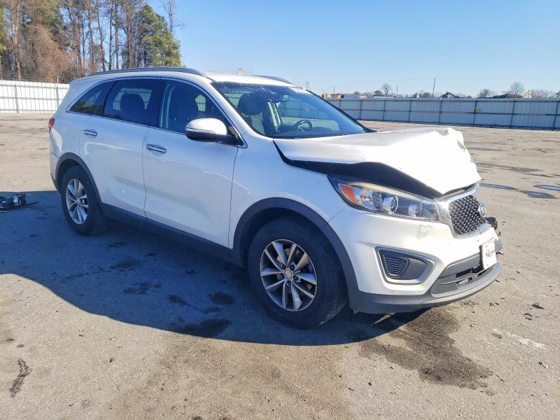 Photo 4 from auction – 2016 KIA SORENTO with VIN 5XYPG4A35GG006780