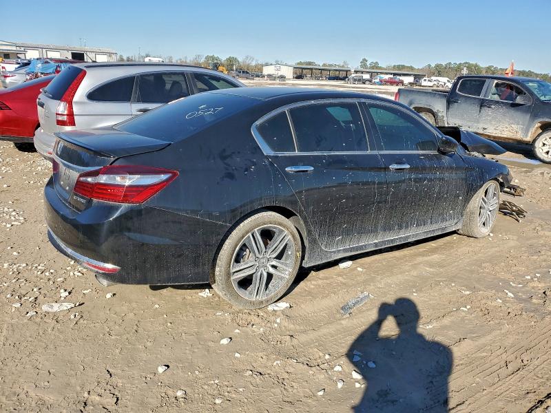 Photo 3 from auction – 2017 HONDA ACCORD SPO with VIN 1HGCR2F53HA230527