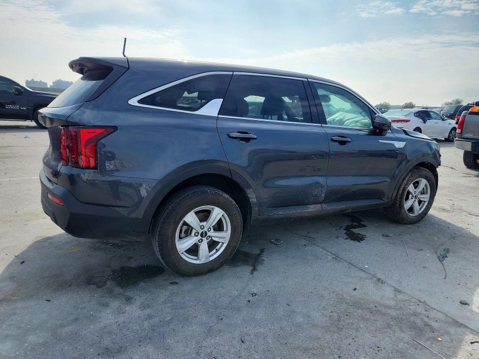 Photo 3 from auction – 2023 KIA SORENTO with VIN 5XYRG4LC0PG198874