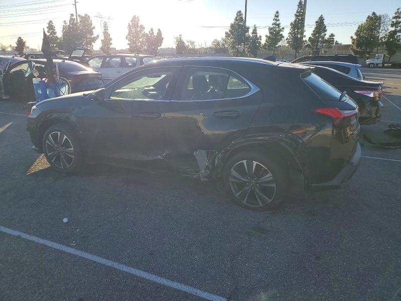Photo 2 from auction – 2019 LEXUS UX 200 with VIN JTHY3JBH7K2002241