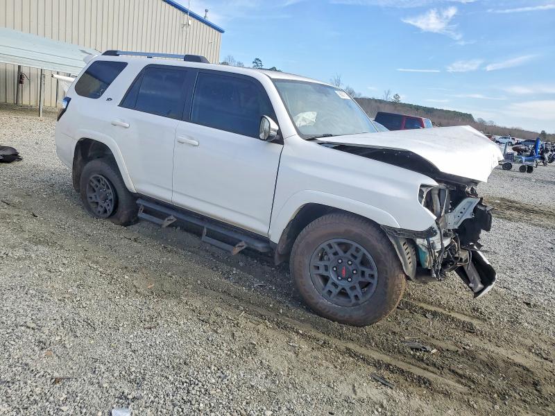 Photo 4 from auction – 2019 TOYOTA 4RUNNER with VIN JTEBU5JR4K5663550