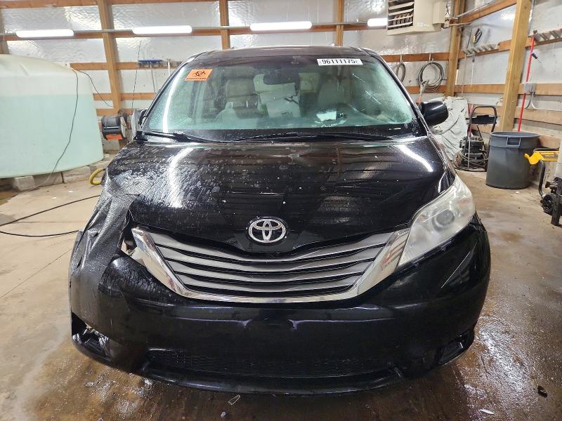 Photo 5 from auction – 2013 TOYOTA SIENNA XLE with VIN 5TDYK3DC8DS318308