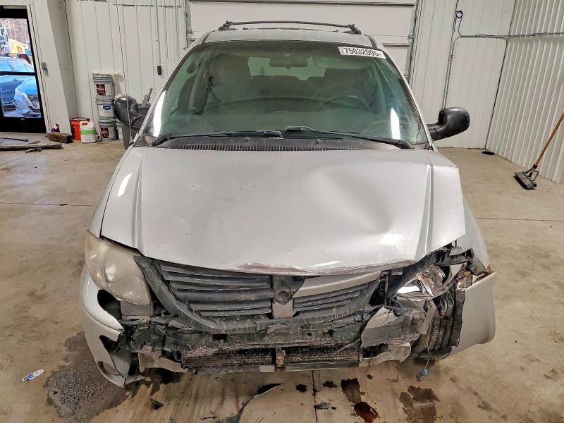 Photo 5 from auction – 2005 DODGE GRAND CARA with VIN 2D4GP44L45R522717