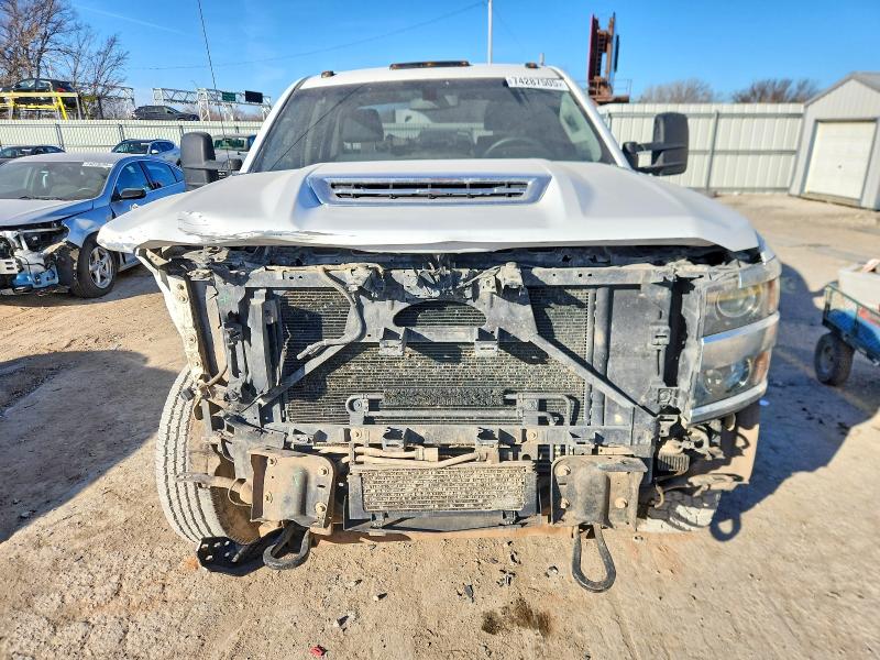 Photo 5 from auction – 2018 CHEVROLET SILVERADO with VIN 1GC1KUEY3JF214936