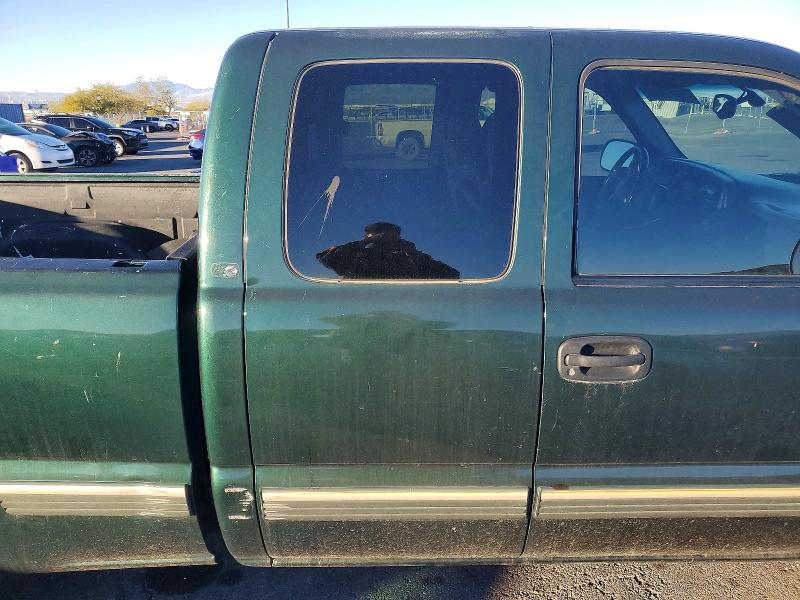 Photo 10 from auction – 2002 CHEVROLET SILVERADO with VIN 2GCEC19T921402512