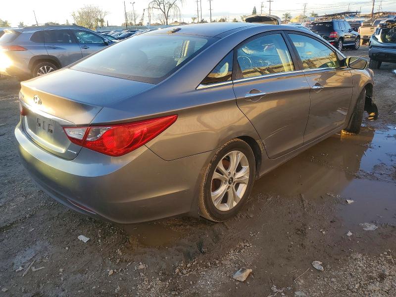 Фото 3 с аукциона – 2012 HYUNDAI SONATA SE с VIN 5NPEC4AC4CH361719