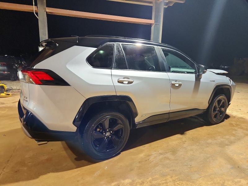 Photo 3 from auction – 2020 TOYOTA RAV4 XSE with VIN 2T3EWRFV4LW071875
