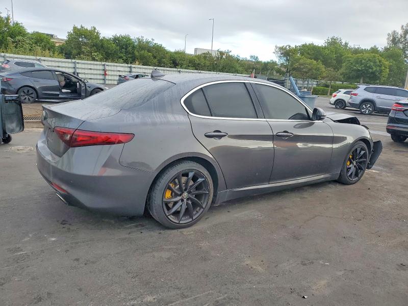 Photo 3 from auction – 2017 ALFA ROMEO GIULIA with VIN ZARFAEBNXH7550229