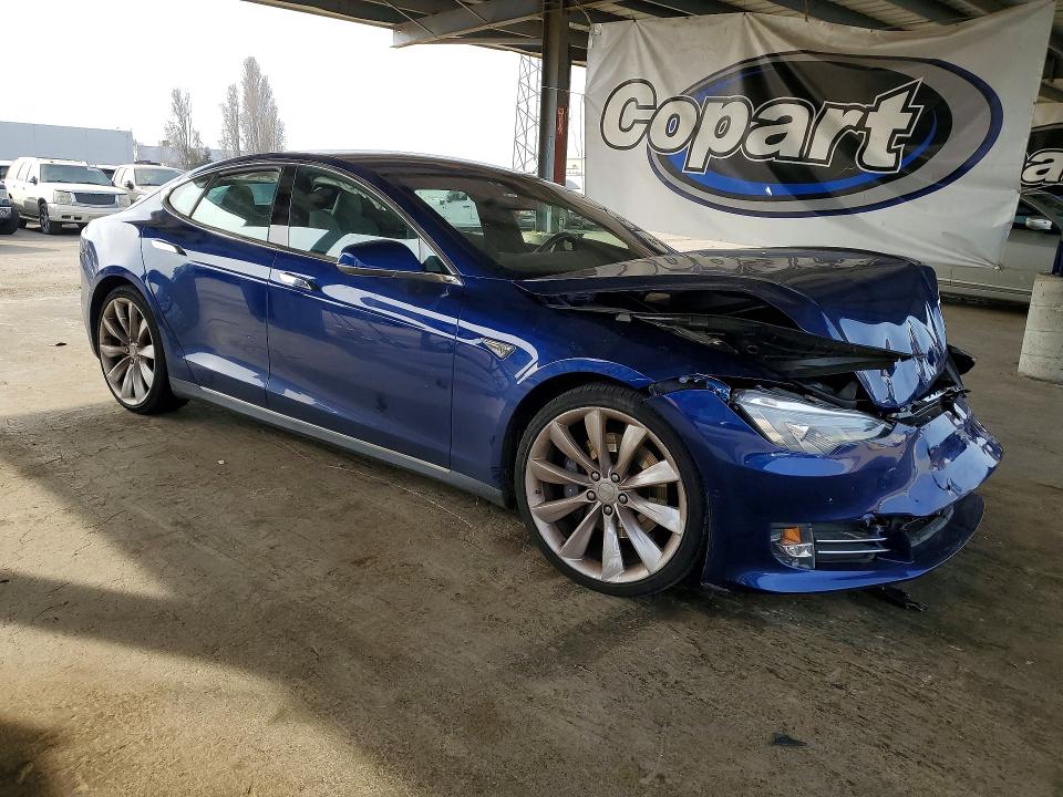 Photo 4 from auction – 2015 TESLA MODEL S with VIN 5YJSA1E2XFF109565