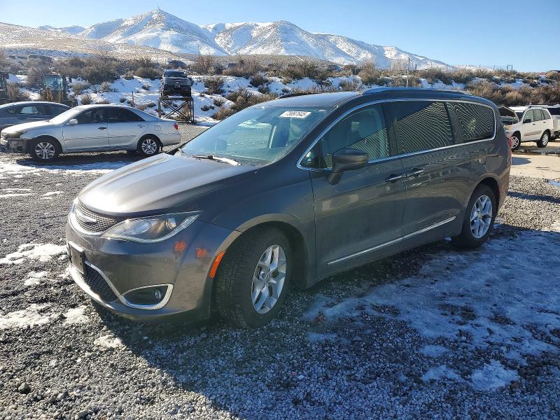 CHRYSLER PACIFICA 2017 with VIN 2C4RC1EG7HR628147 - Photo from auction