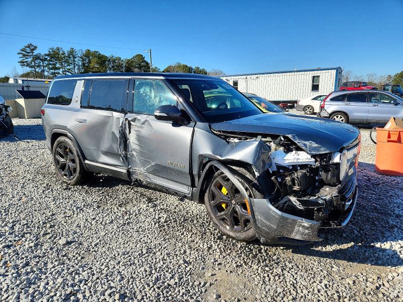 Photo 4 from auction – 2023 RIVIAN R1S LAUNCH with VIN 7PDSGABL3PN004356