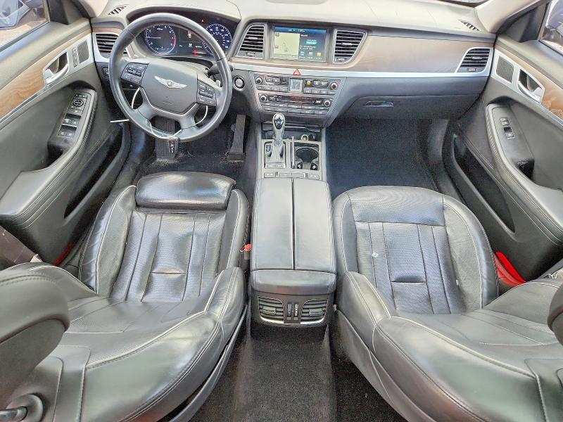 Photo 8 from auction – 2015 HYUNDAI GENESIS with VIN KMHGN4JF5FU072397