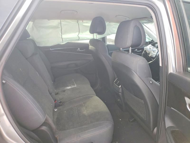 Photo 10 from auction – 2016 KIA SORENTO LX with VIN 5XYPG4A33GG185403