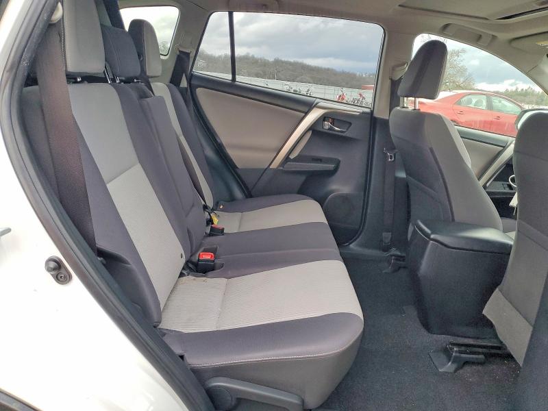 Photo 10 from auction – 2015 TOYOTA RAV4 XLE with VIN JTMRFREVXFD112255