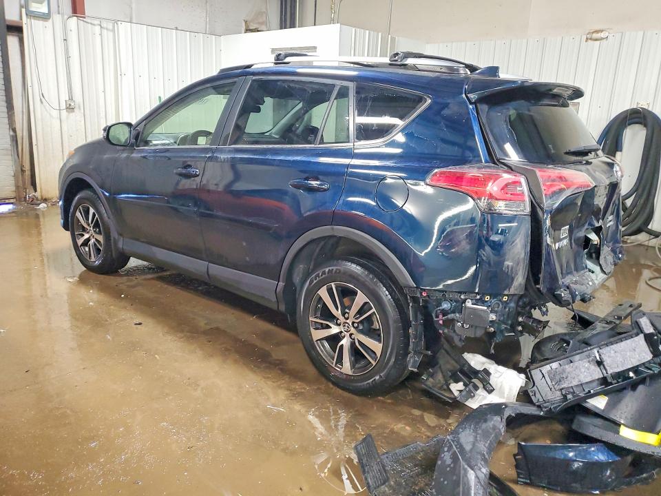 Photo 2 from auction – 2017 TOYOTA RAV4 with VIN JTMRFREVXHJ712679