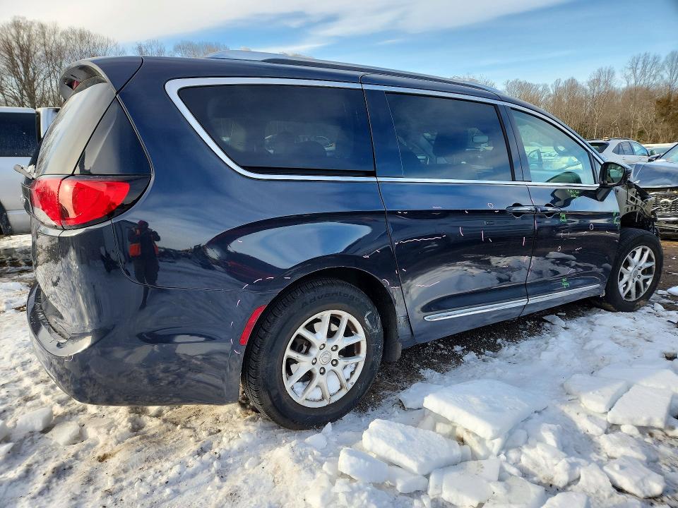 Photo 3 from auction – 2020 CHRYSLER PACIFICA with VIN 2C4RC1BG5LR115735