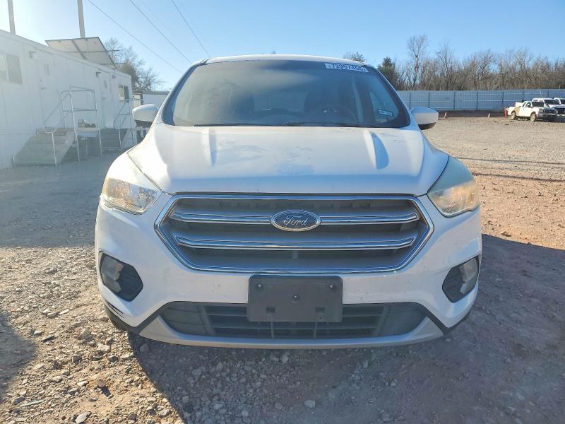 Photo 5 from auction – 2017 FORD ESCAPE SE with VIN 1FMCU0GD5HUE38619