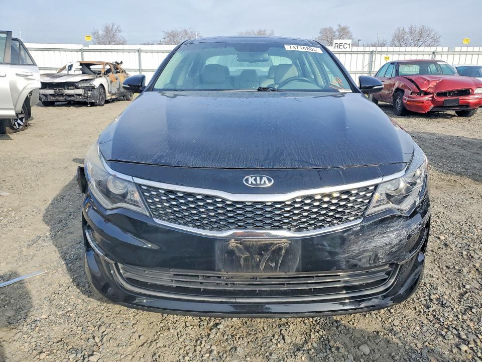 Photo 5 from auction – 2017 KIA OPTIMA with VIN 5XXGU4L33HG153014