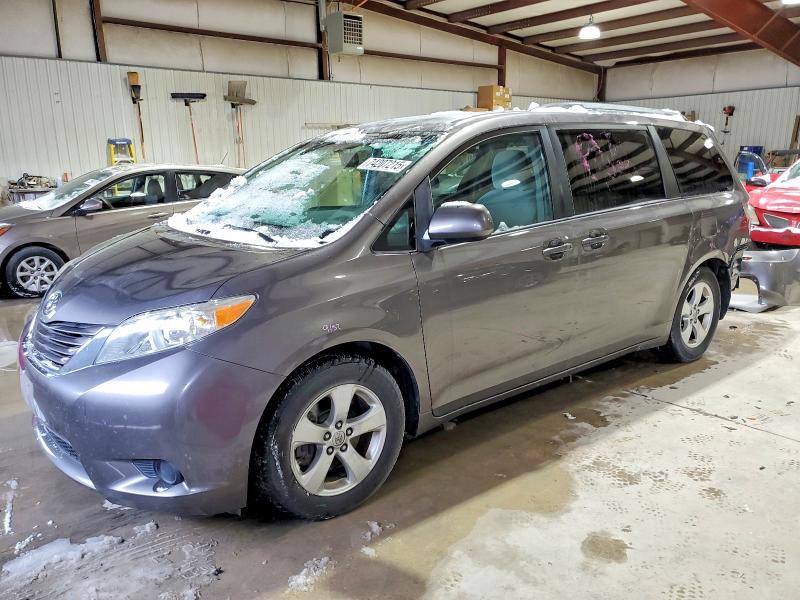 Photo 1 from auction – 2017 TOYOTA SIENNA LE with VIN 5TDKZ3DC3HS796935