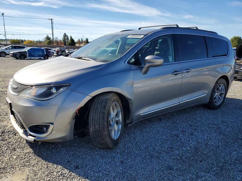 CHRYSLER PACIFICA 2017 with VIN 2C4RC1BG6HR656512 - Photo from auction
