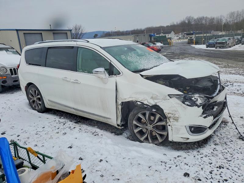 Photo 4 from auction – 2017 CHRYSLER PACIFICA with VIN 2C4RC1GG0HR803870