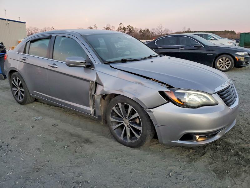 Photo 4 from auction – 2013 CHRYSLER 200 LIMITE with VIN 1C3CCBCG8DN555395